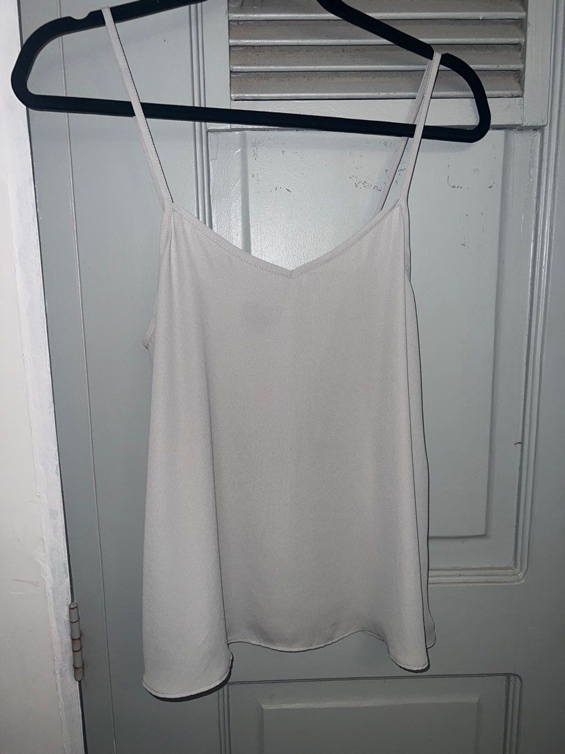 Topshop Gray Sleeveless Top (Category: Sleeveless) located in Pasig City. Submitted by lbclosetcleanup (Listing ID 1360237368, Image 1). Description: Runs big Fits M-L.