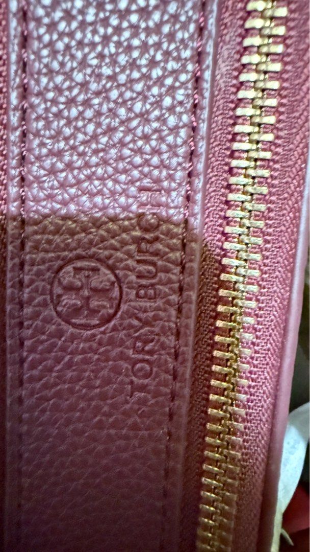 Tory Burch (Category: Luxury Bags & Wallets) located in Alaminos. Submitted by luxurious001 (Listing ID 1360308121, Image 3). Description: Tory Burch PVC Exterior Bag & Handbags For women No issue Almost brand new condition Premium.