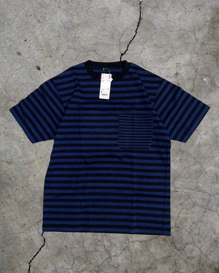 Uniqlo Shirt (Category: Tshirts & Polo Shirts ) located in General Santos City (Dadiangas). Submitted by byph_ (Listing ID 1360388200, Image 1). Description: Size medium 19x27 dimes No issue Brand new condition With tag kita naman sa pic.