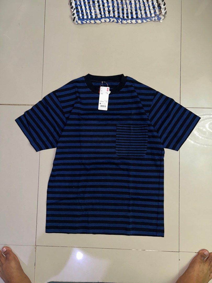 Uniqlo Shirt (Category: Tshirts & Polo Shirts ) located in General Santos City (Dadiangas). Submitted by byph_ (Listing ID 1360388200, Image 3). Description: Size medium 19x27 dimes No issue Brand new condition With tag kita naman sa pic.