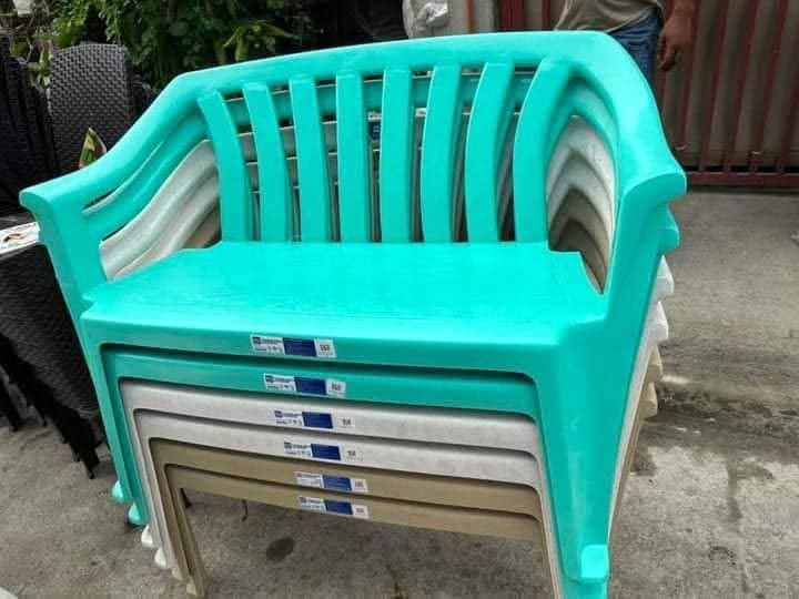 Uratex Casablanca loveseat (Category: Chairs) located in Manila. Submitted by dolorchris69891 (Listing ID 1360250128, Image 3). Description: Casablanca loveseat size 43.5cm w 81.4cm H 98Cm L.
