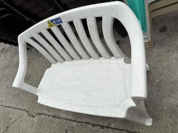 Uratex Casablanca loveseat (Category: Chairs) located in Manila. Submitted by dolorchris69891 (Listing ID 1360250128, Image 1). Description: Casablanca loveseat size 43.5cm w 81.4cm H 98Cm L.