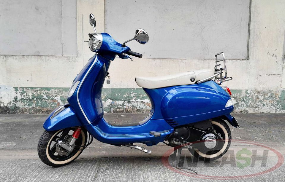 2013 Vespa LX150 IE (Category: Motorbikes for Sale) located in Makati City. Submitted by luxury_by_ncash_2 (Listing ID 1360465223, Image 3). Description: N-Cash Pawnshop "Instant Cash for Bags, Watches, Cars, and Electronics" https://www.ncash-pawnshop-philippines.com/ 2013 Vespa LX150 IE 150cc 2014 acquired YSS Suspension Good running condition 1 original brown key with metal code, 1 original blue key Complete documents PHP 118000 For more detai