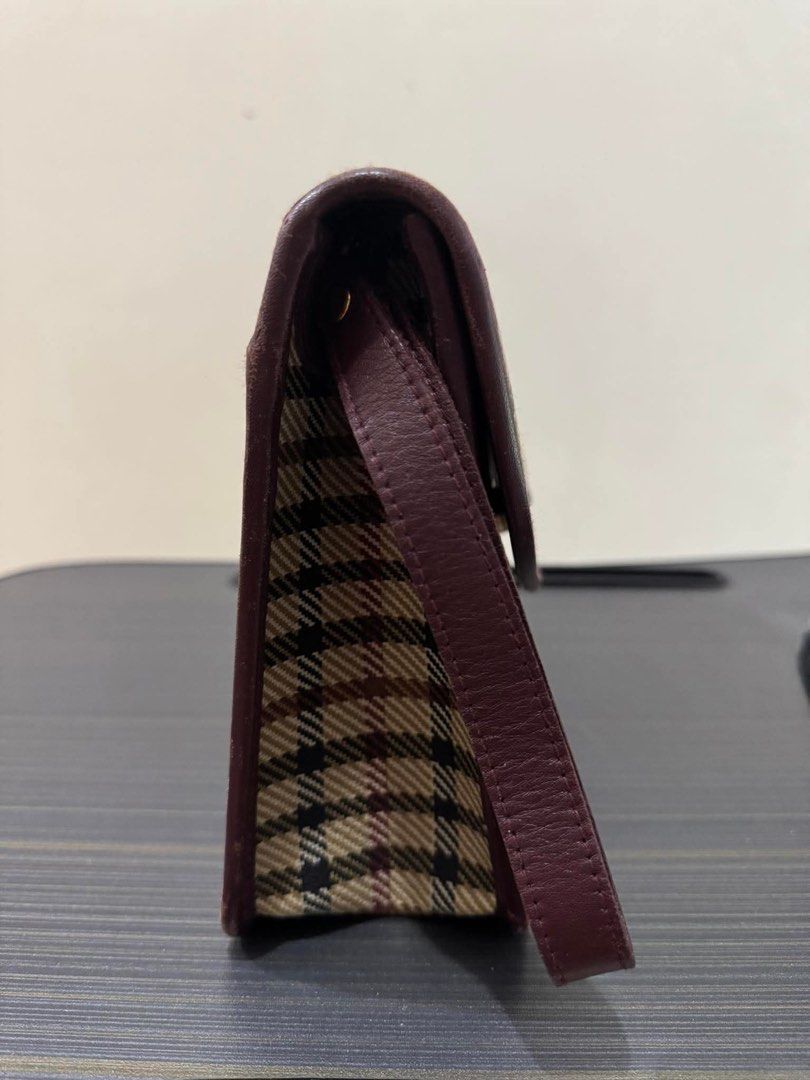 💯 Authentic Daks Clutch Bag (Category: Luxury Bags & Wallets) located in Dagupan City. Submitted by fonsomatthy (Listing ID 1360430046, Image 3). Description: ‼️FOR SALE‼️ ✅ AUTHENTIC Daks Clutch Bag 👉🏻 ALMOST BRAND NEW. Signs of usage lang sa may magnet as seen sa last pic. Very structured and spacious bag so it can fit a lot of things ✅ Overall in good condition, 8/10 ‼️Negotiable for sure buyer‼️ 🧾 MOP will be Gcash 🚚 MOD will be J&T/LBC 