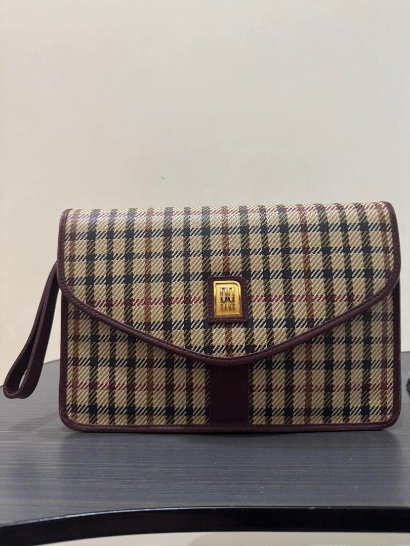 💯 Authentic Daks Clutch Bag (Category: Luxury Bags & Wallets) located in Dagupan City. Submitted by fonsomatthy (Listing ID 1360430046, Image 1). Description: ‼️FOR SALE‼️ ✅ AUTHENTIC Daks Clutch Bag 👉🏻 ALMOST BRAND NEW. Signs of usage lang sa may magnet as seen sa last pic. Very structured and spacious bag so it can fit a lot of things ✅ Overall in good condition, 8/10 ‼️Negotiable for sure buyer‼️ 🧾 MOP will be Gcash 🚚 MOD will be J&T/LBC 