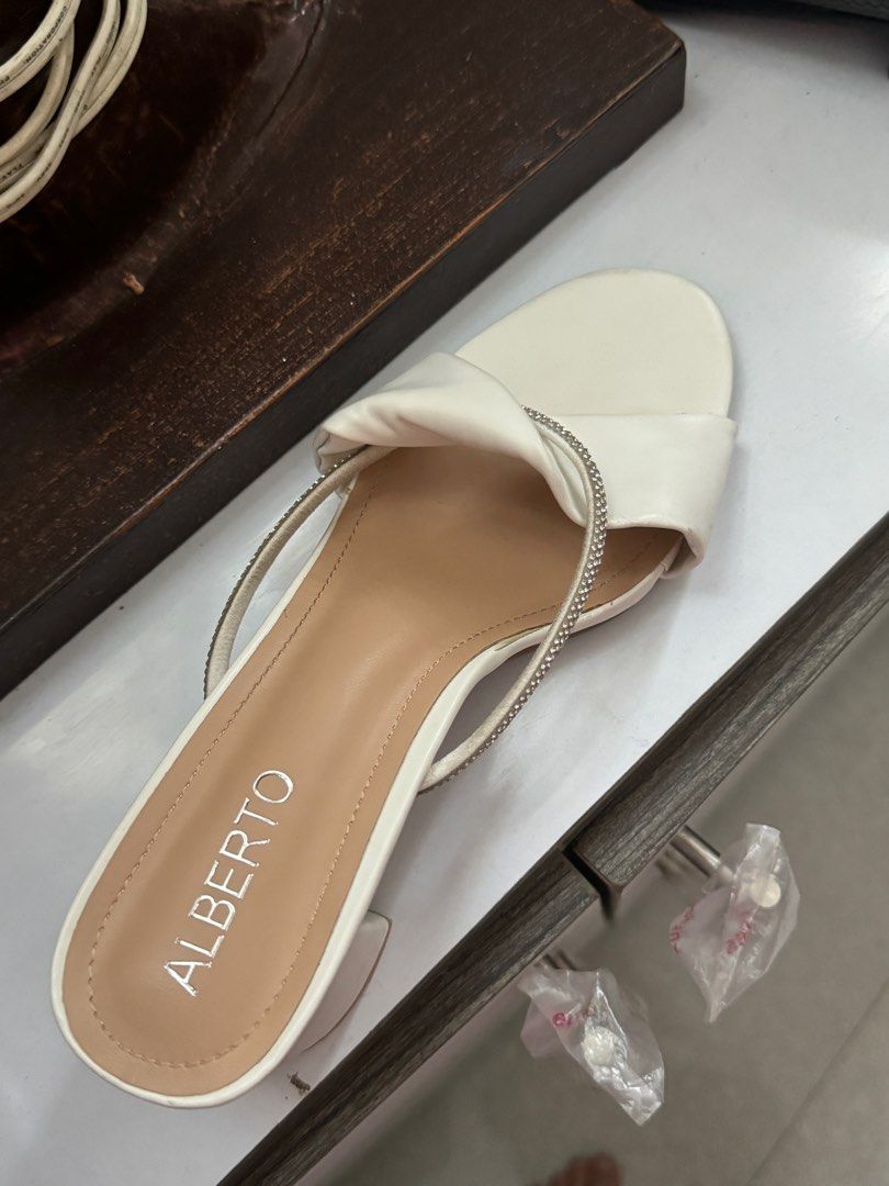 Alberto Dinah Heels (Category: Heels) located in Urdaneta. Submitted by jaecore (Listing ID 1360438197, Image 2). Description: .