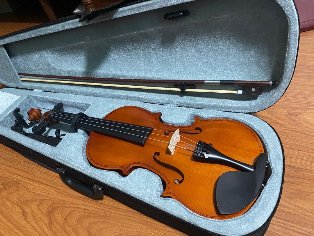 4/4 violin (Category: Musical Instruments) located in San Juan City. Submitted by woziying (Listing ID 1360554643, Image 1). Description: I wasnt able to learn it due to the pandemic Hope you can enjoy it instead!! Rosin included :)) Clifton strassus Price negotiable .