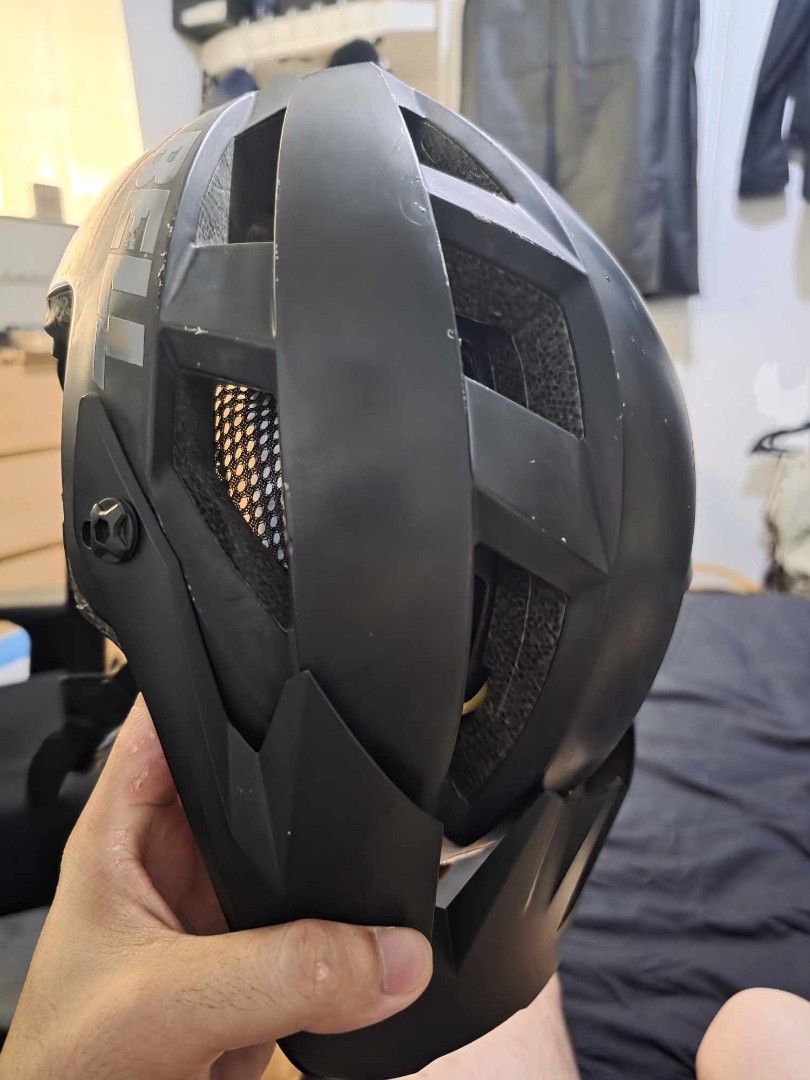 Bell spark2 bike helmet (Category: Bicycles) located in Quezon City. Submitted by yGGGG (Listing ID 1360528316, Image 2). Description: bell helmet for sale size: S/L.
