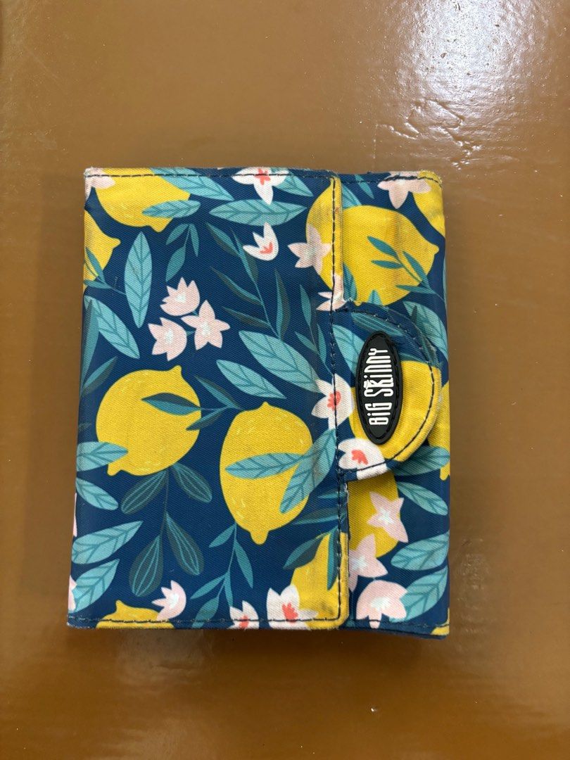 Big skinny wallet (Category: Wallets & Card holders) located in Manila. Submitted by 3es.m (Listing ID 1360452675, Image 1). Description: Bought 2024 mid of the year.