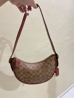 (Category: ) located in . Submitted by ella.preloved (Listing ID 1360416832, Image 1). Description: .