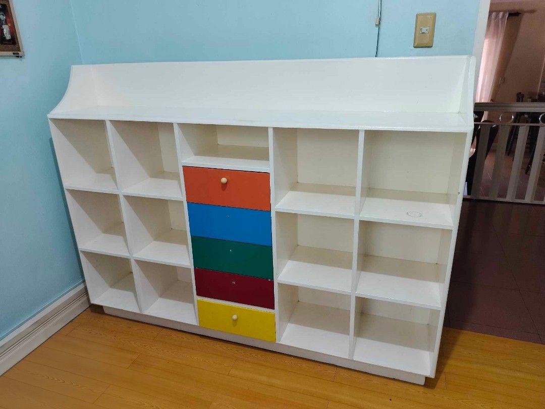 Cabinet Shelves (Category: Shelves, Cabinets & Racks) located in San Mateo. Submitted by deccan (Listing ID 1360486767, Image 1). Description: Cabinet Length: 171 cm Width: 33cm Height: 128 cm Good paint. Issue: Kayo na po maglagay ng drawer knobs. May dalawang drawer na sumikip nung pininturahan. Strictly for pick-up only at SAN MATEO, RIZAL..