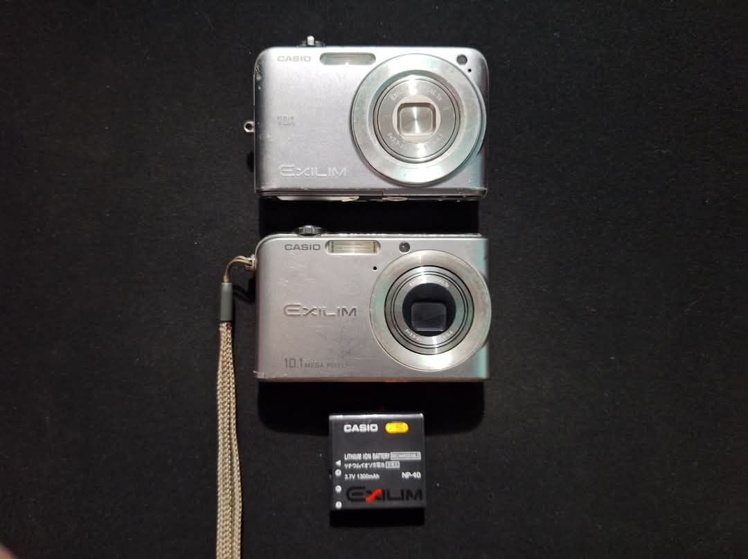 Casio Exilim Digicams (Category: Cameras) located in Quezon City. Submitted by clickph (Listing ID 1360559188, Image 1). Description: Casio Exilim Z1080 and Z1000 Nakakakuha pictures Z1080- basag lang LCD, may kasama nang lcd replacement worth 1600 Z1000- glitch, magandang maganda condition kasama battery, again may kasamang screen replacement na worth 1600 2500 na lang for both, kasama screen saka battery lalamove within ncr, ikaw na mag book.