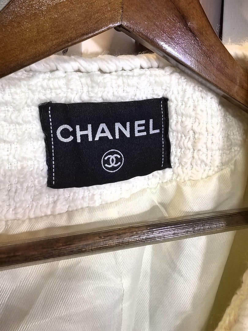 Chanel tweed chanel buttons (Category: Luxury Apparel) located in Baguio. Submitted by ashzachary (Listing ID 1360507842, Image 3). Description: Chanel tweed Chanel buttons Condition :Excellent condition Color rate 10/10 Size :small semi Medium Inches:W16to 18/L30 No issues Super ganda sa personal Pm. More details Good quality Plsss 📌No Bogus 📌No return MOP What you see is what you get PALAWAN, CEBUNA GCASH AND BDO Reminder😊 We're selling thri