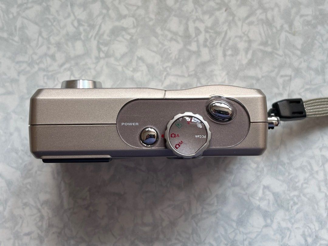 CMOS camera （分類：相機）位於 Hong Kong。 由 daintyasia 提交（商品編號 1360464182，圖片 3）。簡介： Orite VC-3210 3.1 Mega pixels Digital Camera 主機+相機帶+相機袋+1pc 256Mhz SD card 註：測試正常操作，內置閃燈正常 Specifications 規格 Model : VC-3210 Sensor: 1/2” Omnivision 2610 Progressive Scan 2.1M CMOS Lens Module: 5 Glass (5G) Effective Focal Length: 8.47mm FNO: F2.8 Field of View: 53° Diagonal Built-in View Finder: 3 Elements, Field of view: 85% Focus: PC Camera mode: ¥ Fixed, 1m ~ ∞ DSC mod
