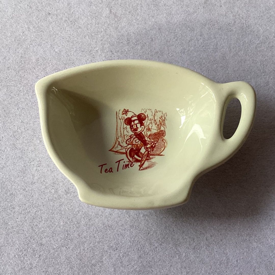 Disney Minnie Teabag Tray (Category: Coffee & Tea Tableware) located in Davao. Submitted by eclectic1925 (Listing ID 1360420043, Image 1). Description: Php180 Disney Minnie Teabag Tray H: 1.4 inches L: 4.5 inches First to pay .