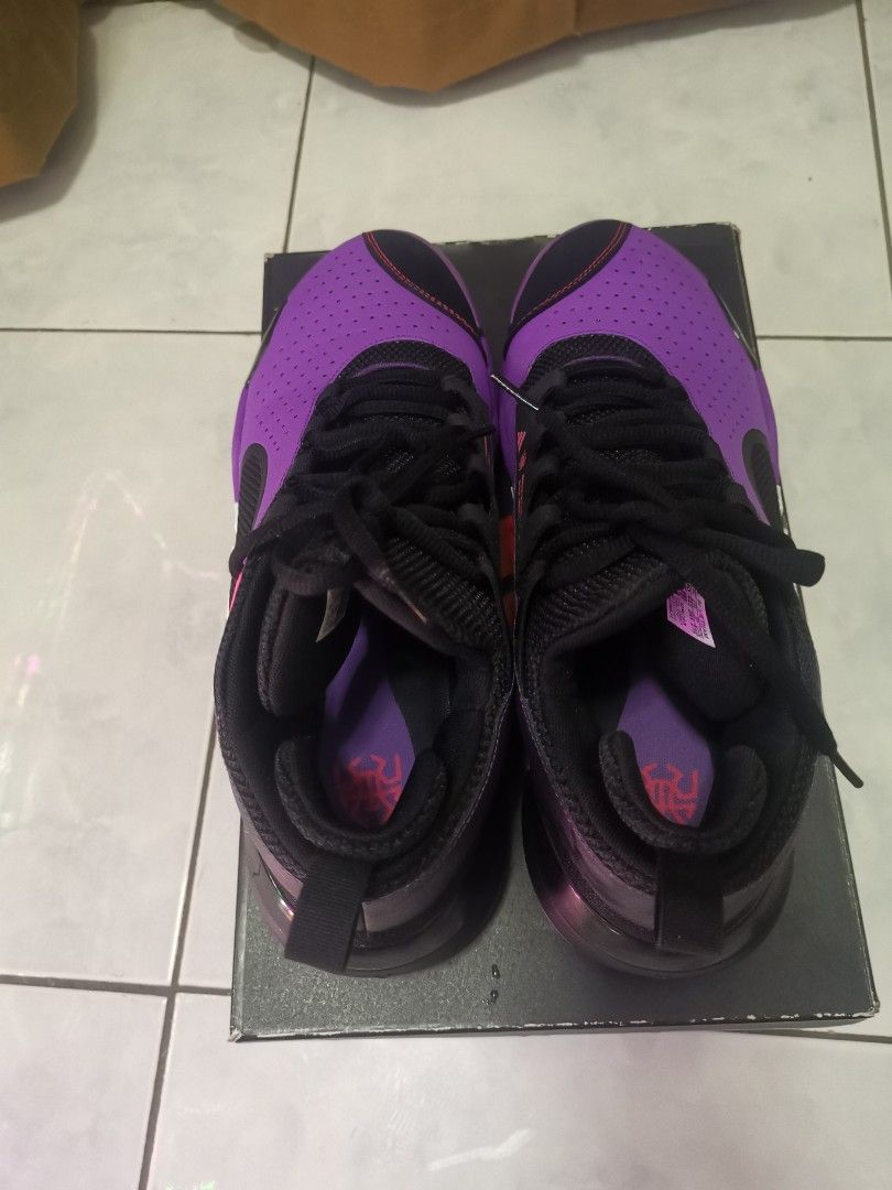 Don issue 5 (Category: Sneakers) located in Paranaque City. Submitted by melodybala13770 (Listing ID 1360525112, Image 3). Description: Original Use 2x Complete with original box.
