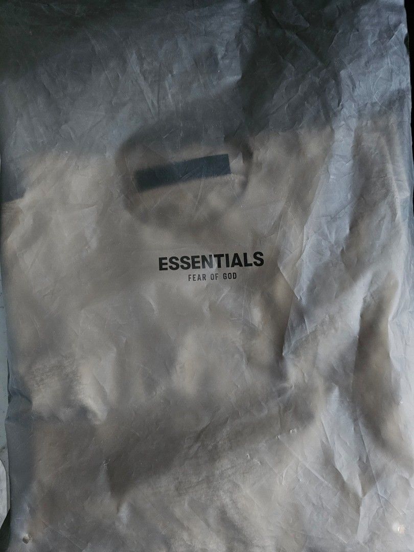 Essentials Fear of God (Category: Tshirts & Polo Shirts ) located in Makati City. Submitted by kokokrunch21 (Listing ID 1360479243, Image 2). Description: bigay lang. kaso hindi trip gamitin.