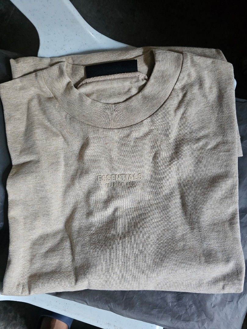Essentials Fear of God (Category: Tshirts & Polo Shirts ) located in Makati City. Submitted by kokokrunch21 (Listing ID 1360479243, Image 1). Description: bigay lang. kaso hindi trip gamitin.