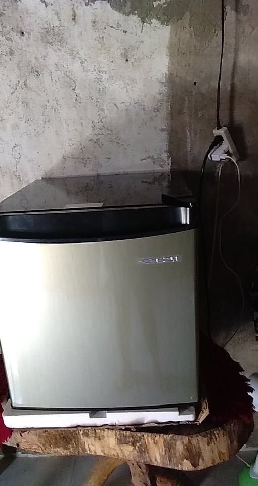 Ezy Personal Ref 1.7 cu ft mini-refrigerator (Category: Refrigerators and Freezers) located in Malabon City. Submitted by kata. (Listing ID 1360447525, Image 2). Description: .