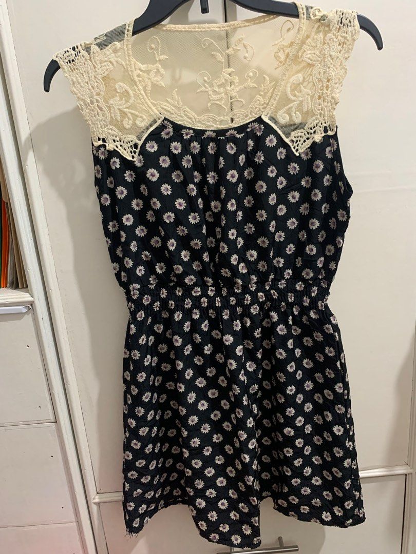 Flower dress (Category: Dresses) located in Makati City. Submitted by kimpoooot (Listing ID 1360436785, Image 1). Description: .