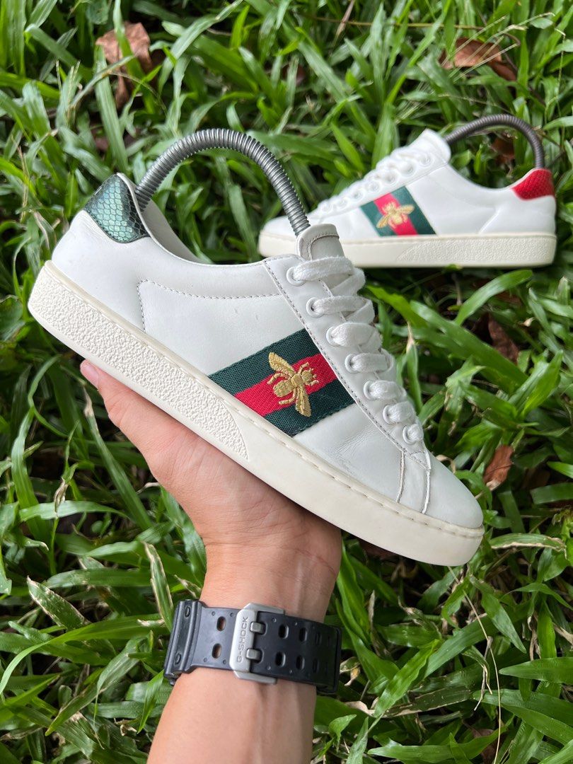 Gucci Ace Bee (Category: Sneakers & Footwear) located in Bacolod City. Submitted by novymae23 (Listing ID 1360412678, Image 2). Description: Gucci Ace Bee Sneaker Size 38 Verygood Condition Super Minor Sign of Usage Subrang Ganda pasa Personal.