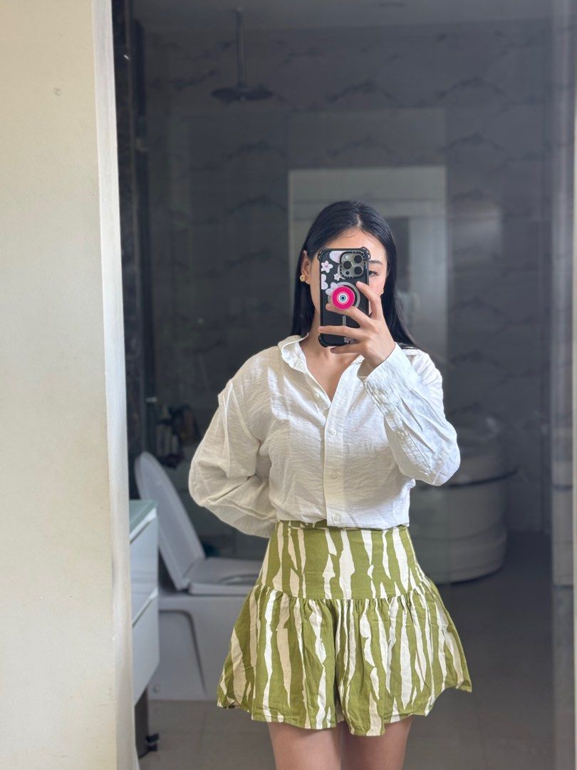 H&M Skirt & H&M Top (Category: Skirts) located in Tuguegarao City. Submitted by someofmystuff (Listing ID 1360393106, Image 2). Description: 1200 for both selling low nalang because it doesn’t fit me anymore Euro 34 skirt Small size top mejo oversized Brandnew just washed supposedly an outfit to wear on my trip Shipping to be s/o by the buyer via jrs or lbc.