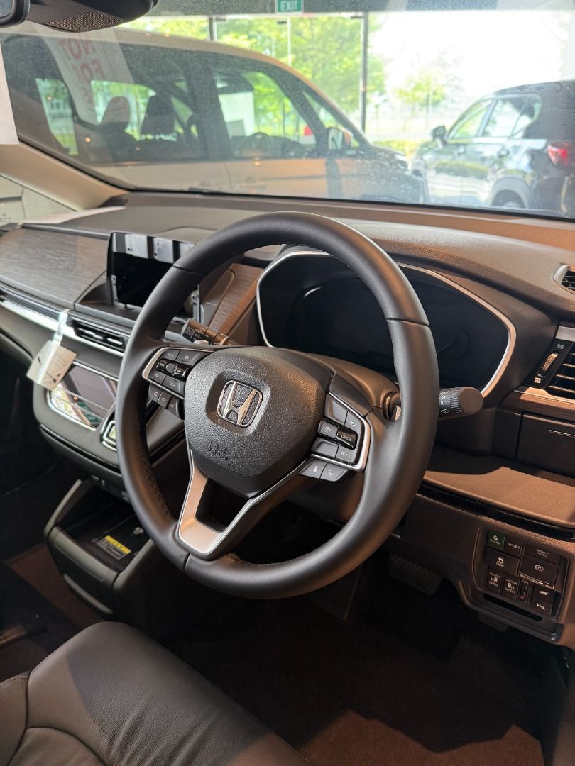 Honda Odyssey Absolute (Facelift)62872683146499111
