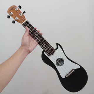 ❗️FREE SF❗️Wagas Soprano Travel Ukelele - Rocky Black |Preloved Musical Instrument 𓍢ִ໋🀦