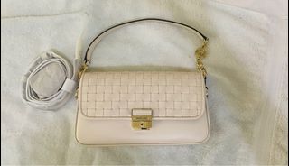 (Category: ) located in . Submitted by kibscollection03 (Listing ID 1360438287, Image 1). Description: .
