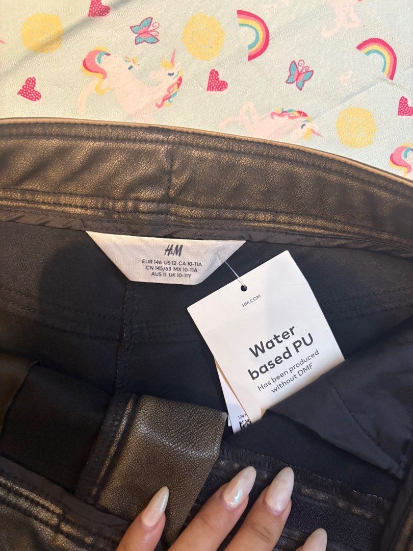 Leather skirt (Category: Skirts) located in Makati City. Submitted by prelovedbysofiaa_ (Listing ID 1360492639, Image 2). Description: Bnew w tag Fits size 25 💯 orginal/authentic.
