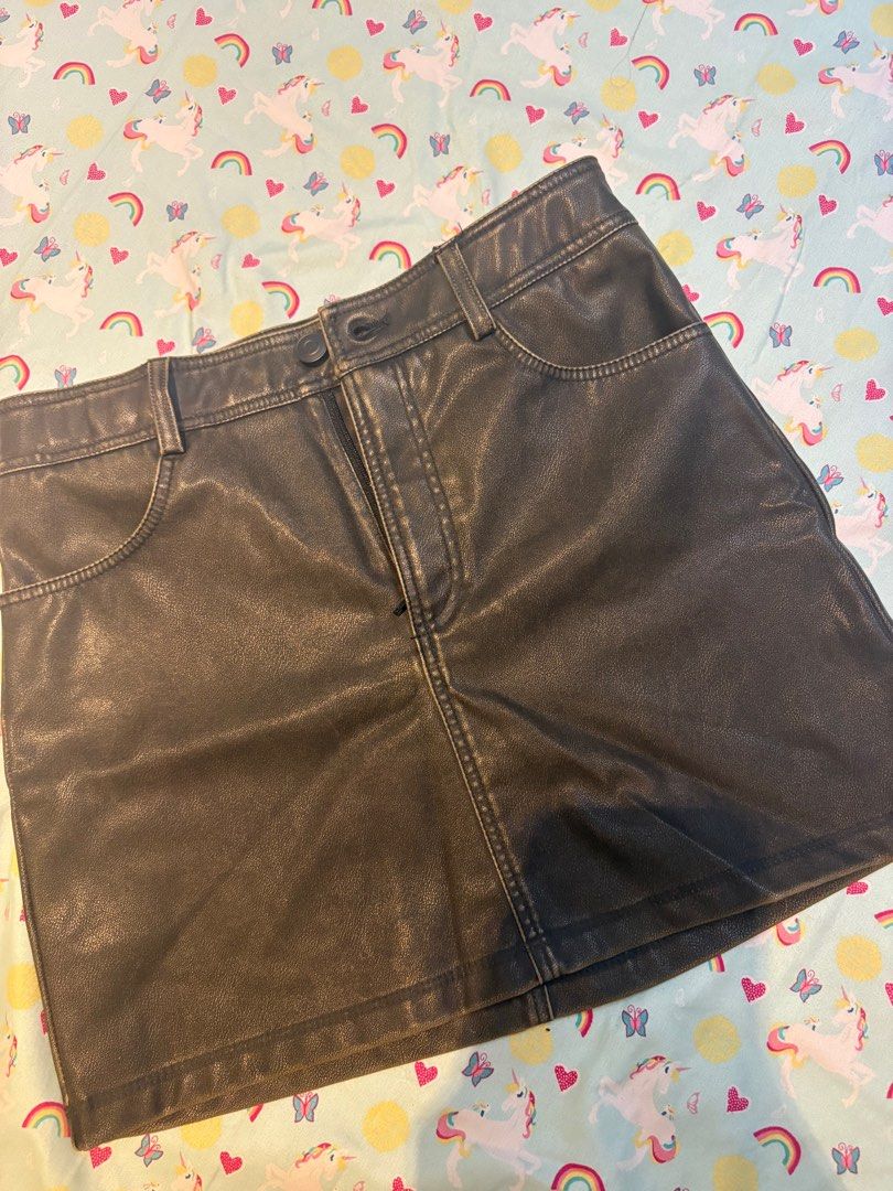 Leather skirt (Category: Skirts) located in Makati City. Submitted by prelovedbysofiaa_ (Listing ID 1360492639, Image 1). Description: Bnew w tag Fits size 25 💯 orginal/authentic.