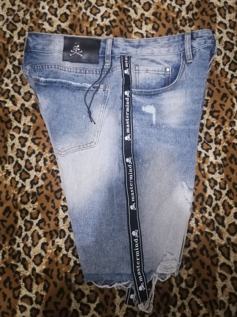 Mastermind cut.off denim shorts (Category: Shorts) located in Cebu City. Submitted by roadthrift (Listing ID 1360443605, Image 2). Description: Mastermind cut.off denim shorts W31-33 x L20 Like new.