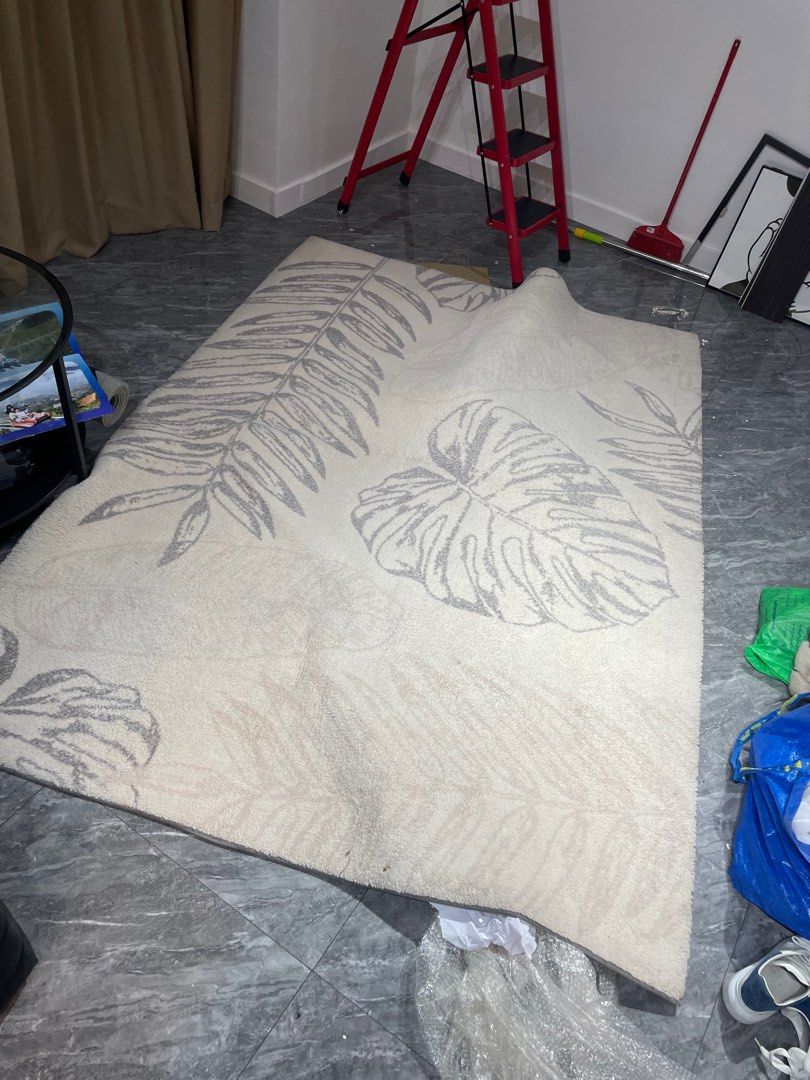 Modern carpet (Category: Carpets, Mats & Flooring) located in Magallanes. Submitted by declutteriiiiiing (Listing ID 1360545035, Image 3). Description: Mandaue Carpet Modern design. Easy to clean 160cm x 225cm Rsf: not using it anymore .