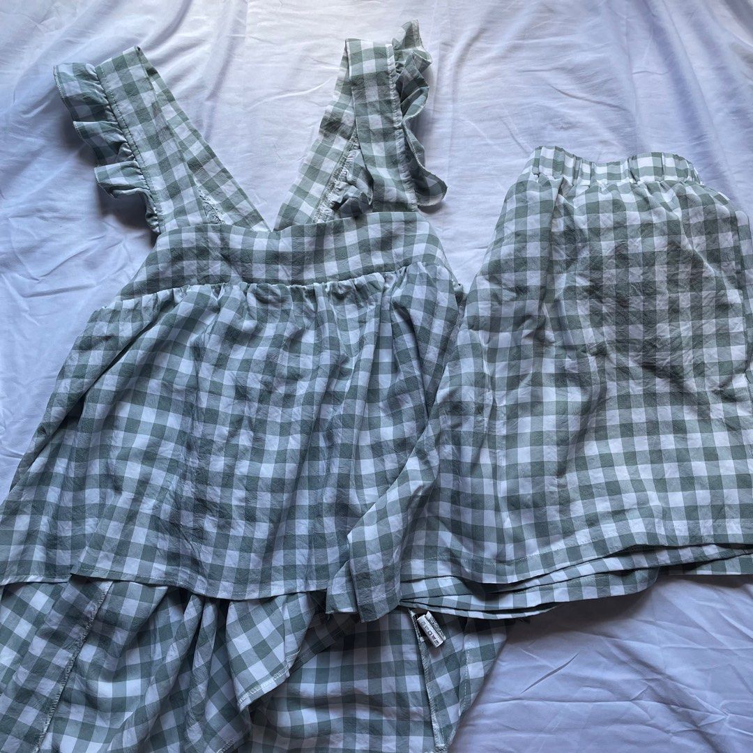 PLUS SIZE SHEIN coordinates-green & white (Category: Sets or Coordinates) located in Pasig City. Submitted by peachpurrrrr (Listing ID 1360449514, Image 3). Description: -brandnew💚 -sinukat lang, comes with a ziplock -superrr cute neto🥺 wrong size ko lang talaga nabili kaya i’m selling it! -perfect for summer -3XL on tag.