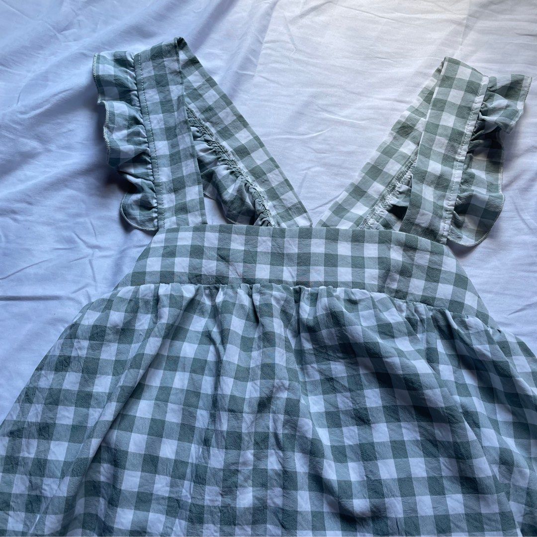 PLUS SIZE SHEIN coordinates-green & white (Category: Sets or Coordinates) located in Pasig City. Submitted by peachpurrrrr (Listing ID 1360449514, Image 2). Description: -brandnew💚 -sinukat lang, comes with a ziplock -superrr cute neto🥺 wrong size ko lang talaga nabili kaya i’m selling it! -perfect for summer -3XL on tag.