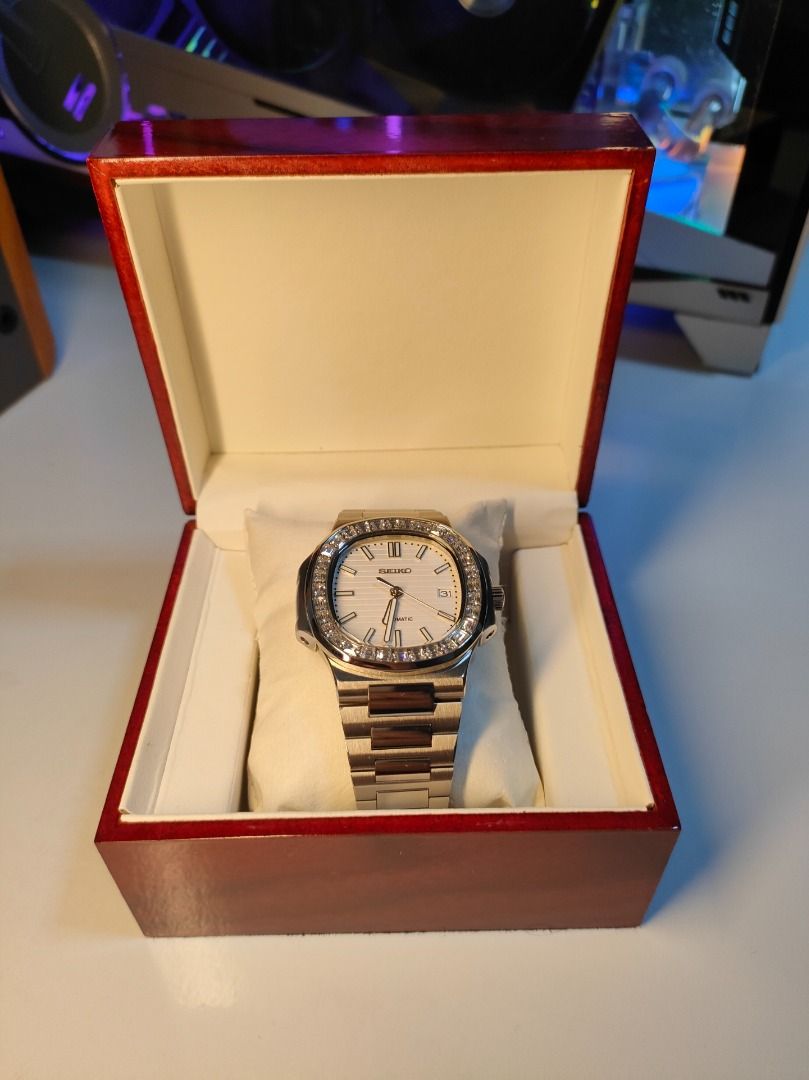 Seikolex Naut White w/ Rhinestones. (Category: Men's Watches) located in Cebu City. Submitted by cebuseikolex (Listing ID 1360475134, Image 3). Description: Brand New Seikonaut Nautilus White face with Crystal bezel. Comes with 1 YEAR WARRANTY, Paper Bag, and Watch Box. Guaranteed Waterproof and Accurate Time Telling. ✅ Brand New Seiko Movement ✅ Seiko NH35a Automatic Movement ✅ Up to 48hrs Power Reserve ✅ Manual Winding ✅ Accurate Time via Time-