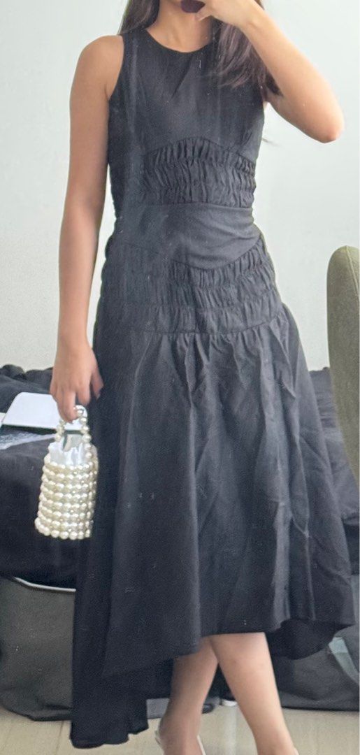 Shu shi black dress (Category: Dresses) located in Manila. Submitted by aaldpn (Listing ID 1360532691, Image 3). Description: Bought for 1.8k Used once Elegant! Very very nice heavy linen material!!! Super sulit for its price promise! .