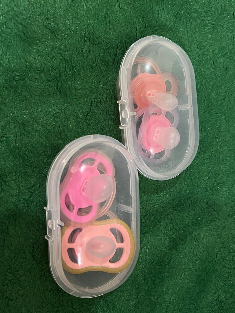 Tommee tippee and avent, buy each (Category: Breastfeeding & Bottle Feeding) located in Mandaluyong City. Submitted by KryzzaM (Listing ID 1360417808, Image 1). Description: All in good condition 🍼Avent pacifier - 300 take all (0-6M : well used, 6-18M : unused natry lang pero ayaw ni baby noon) 🍼Tommee Tippee weaning sippy cup - 200 (hindi nagamit mas gusto ni baby ng straw) Location : Mandaluyong Sf c/o buyer .