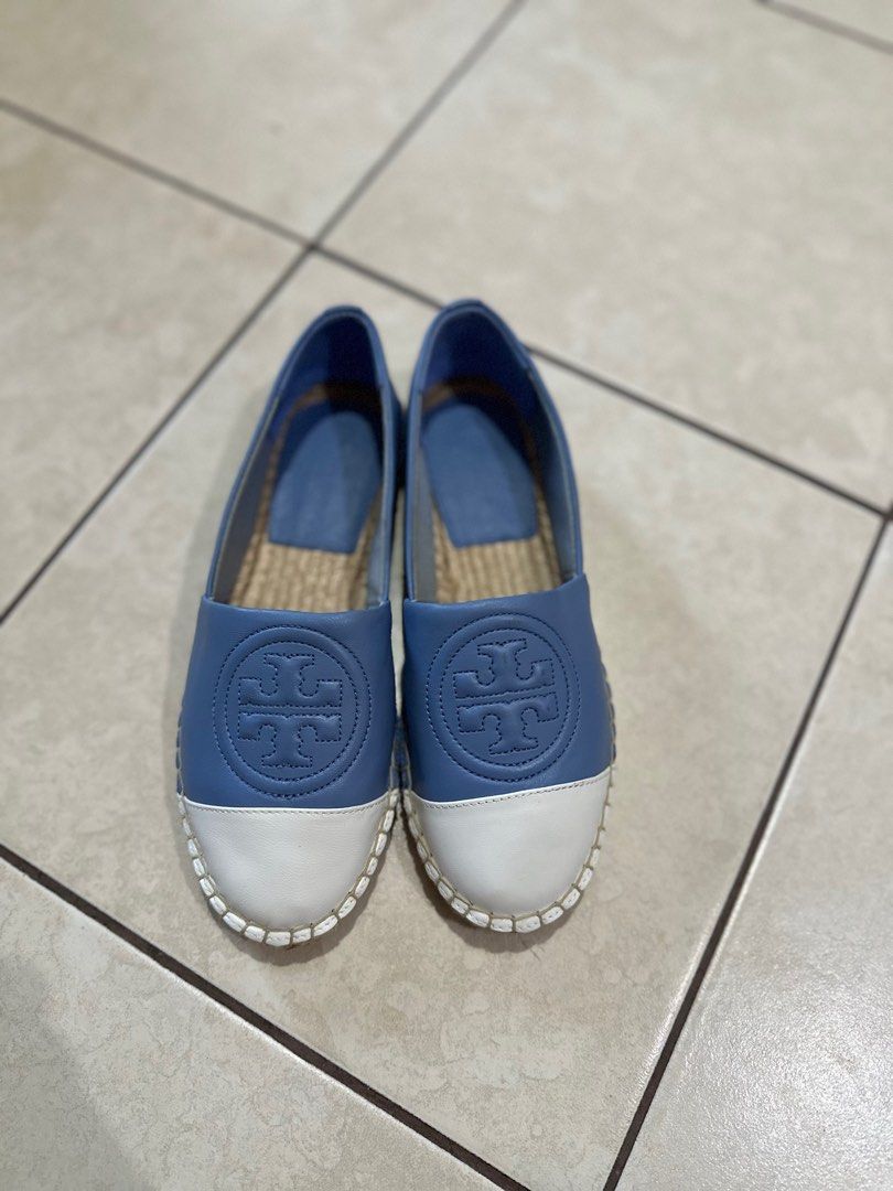 Tory Burch Espadrilles (Category: Shoe inserts) located in Makati City. Submitted by sjmax (Listing ID 1360481526, Image 1). Description: New never been used, just fitted size 5.5 Bought in HK box has been disposed off rfs: Di kasya sa pinag bigyan best sa slim ang paa.