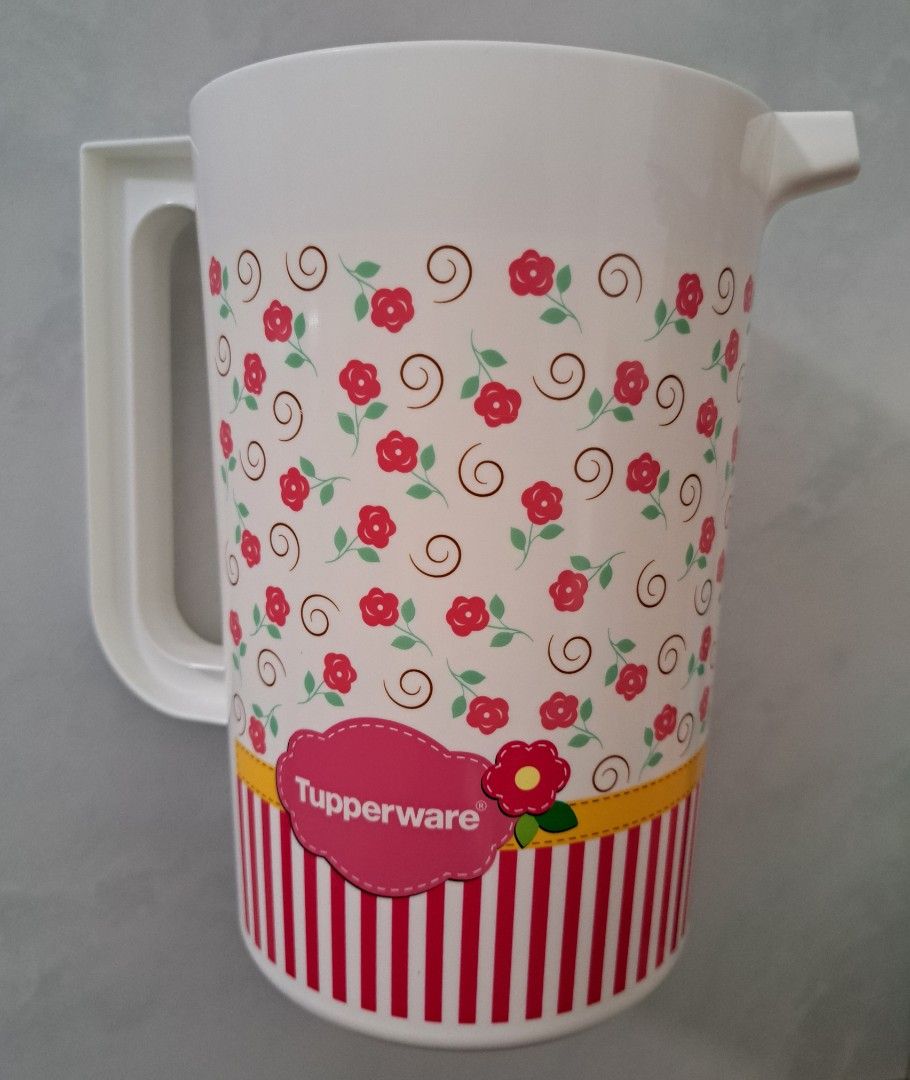 Tupperware water jug