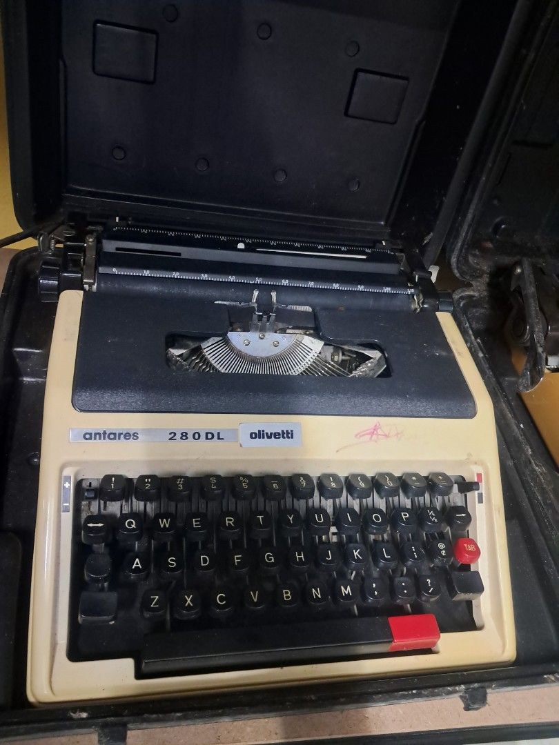 Typewriter (Category: Computer Keyboard) located in Ipoh. Submitted by antique_lines (Listing ID 1360523608, Image 2). Description: .