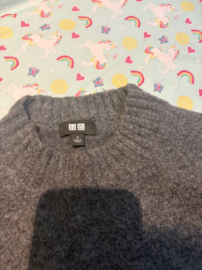 Uniqlo sweater (Category: Coats, Jackets and Outerwear) located in Makati City. Submitted by prelovedbysofiaa_ (Listing ID 1360492445, Image 2). Description: Almost new Used once original/authentic S size.