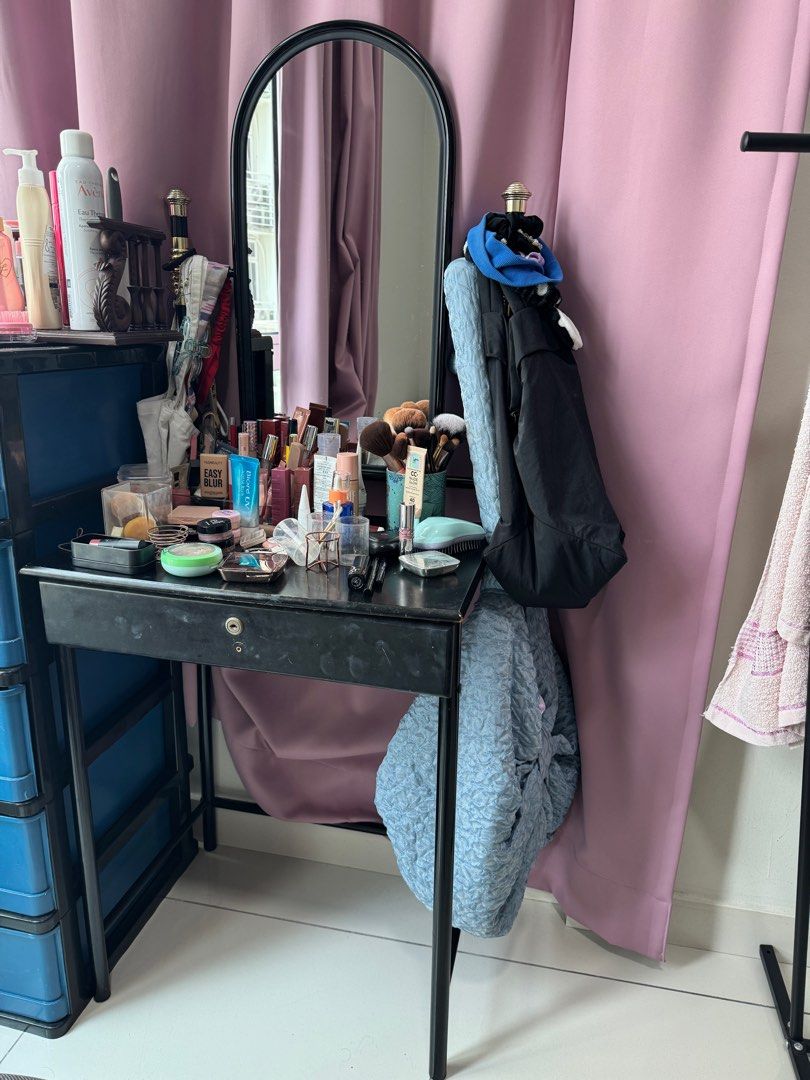 Vanity Table (Category: Other Home Furniture) located in Kuala Lumpur. Submitted by sodapop98 (Listing ID 1360429663, Image 3). Description: Selling because I bought a new one. If you will paint it. It will look brand new. Other than that still in good condition .