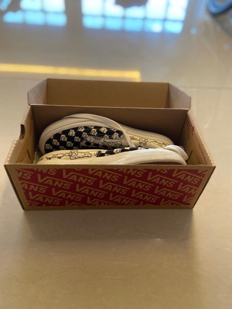 Vans Authentic (Category: Sneakers) located in Singapore. Submitted by didiburn (Listing ID 1360465727, Image 2). Description: My boy can’t fit anymore. Worn few times only. Kids grow fast. Letting go cheap to clear .