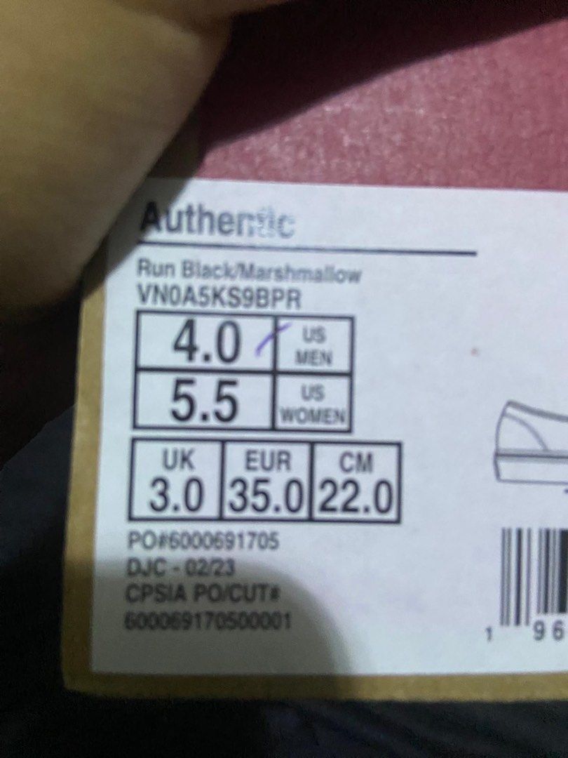 Vans Authentic (Category: Sneakers) located in Singapore. Submitted by didiburn (Listing ID 1360465727, Image 3). Description: My boy can’t fit anymore. Worn few times only. Kids grow fast. Letting go cheap to clear .