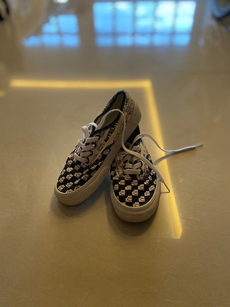 Vans Authentic (Category: Sneakers) located in Singapore. Submitted by didiburn (Listing ID 1360465727, Image 1). Description: My boy can’t fit anymore. Worn few times only. Kids grow fast. Letting go cheap to clear .