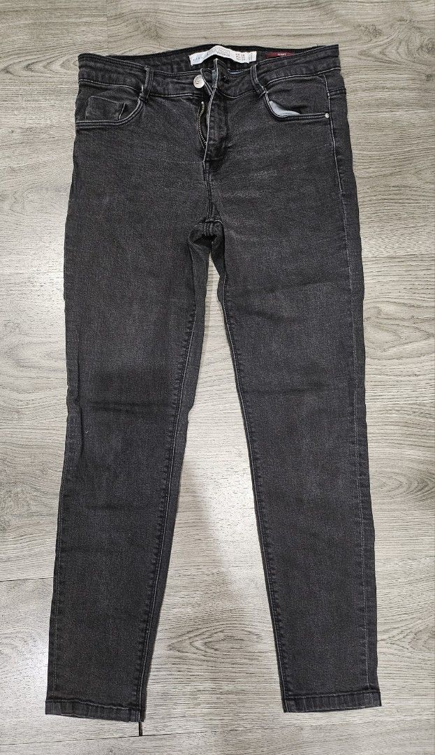 Zara Black Skinny Jeans (Category: Jeans) located in Quezon City. Submitted by stmcc (Listing ID 1360490787, Image 1). Description: Zara Skinny Jeans Size US 6 / UK 10 Gcash or Bank Transfer Courier shouldered by buyer Can do meet ups around Tomas Morato and Timog area.