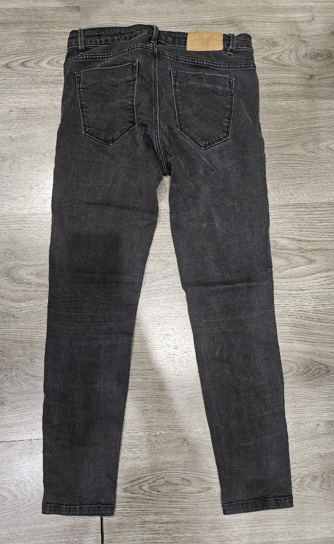 Zara Black Skinny Jeans (Category: Jeans) located in Quezon City. Submitted by stmcc (Listing ID 1360490787, Image 2). Description: Zara Skinny Jeans Size US 6 / UK 10 Gcash or Bank Transfer Courier shouldered by buyer Can do meet ups around Tomas Morato and Timog area.