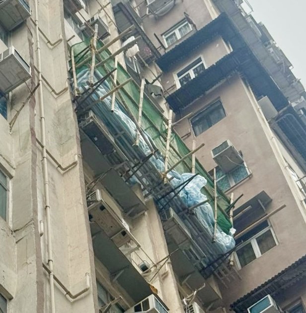 Remove eaves canopy /Glass house on rooftop62859982423553113