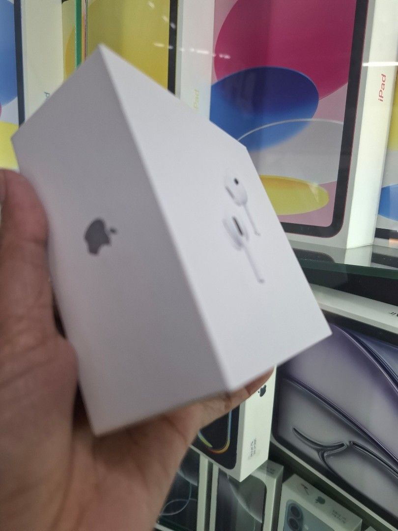Airpods Pro 2 Type C (Category: Headphones & Headsets) located in San Juan City. Submitted by tanexsulla42 (Listing ID 1298722267, Image 3). Description: We accept trade in Credit card / Home Credit Shipping Meet ups / Delivery Fb page: Ashley & Lyn.